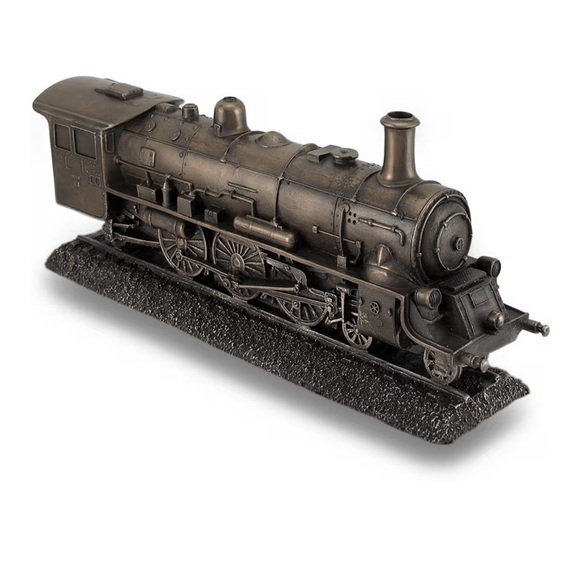 Train Statue - Picture 5 of 5